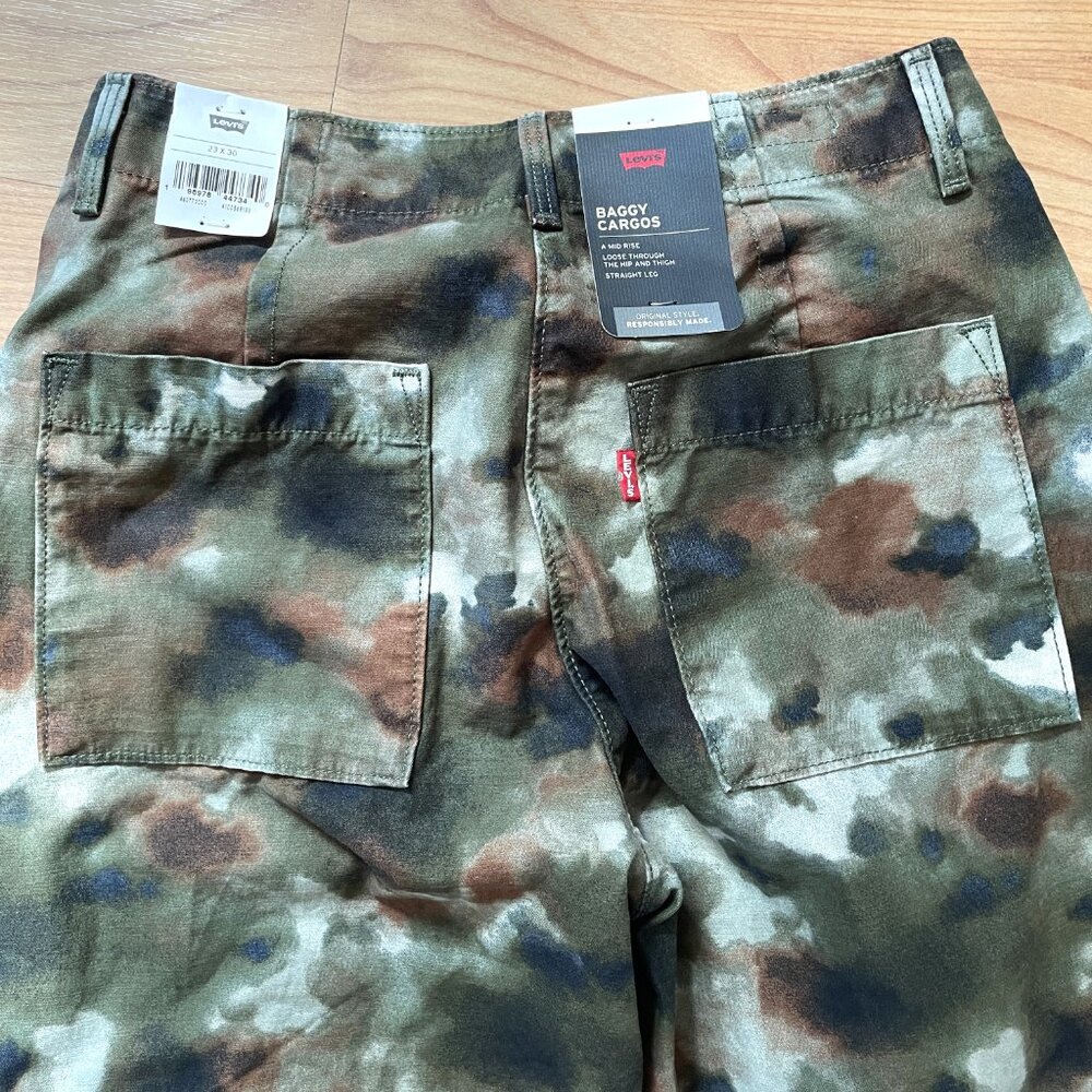 Firm. Levi Strauss / Levi's SIZE 23 X 30 Moss Green Camo Womens Cargo Pants 2023 - Picture 11 of 14